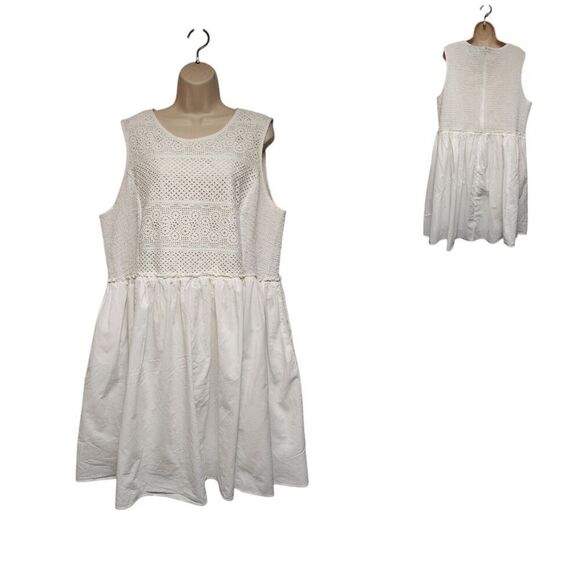Lane Bryant Eyelet Sleeveless Fit & Flare Smocked Knee Length Dress Size 24 - Picture 1 of 5
